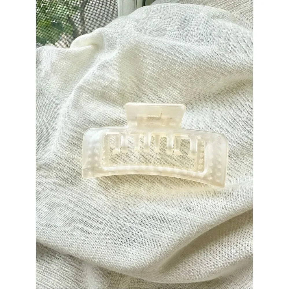 Cream frosted rectangular hair claw